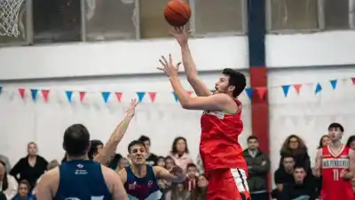 Con un arranque demoledor, el Rojo pegó primero en la final del Integración