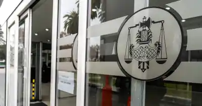 Le arrojó alcohol y le prendió fuego: la víctima sigue grave y él quedó detenido