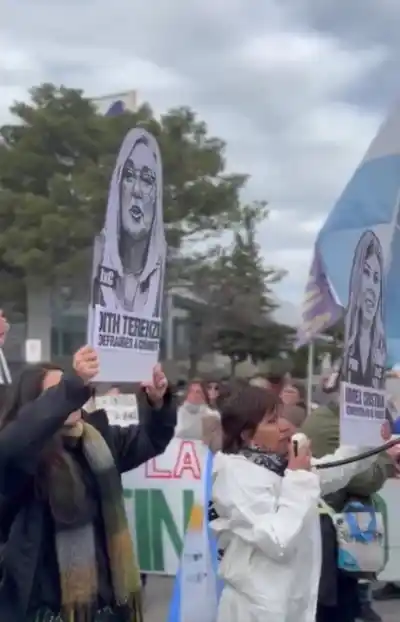 Movilización en Comodoro: exigen a senadores chubutenses que rechacen la ley de propiedad privada