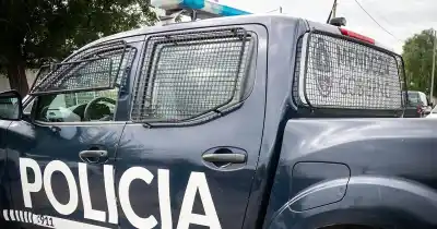 Un hombre insultó y empujó a un adolescente frente a un colegio de Tunuyán y el video se volvió viral