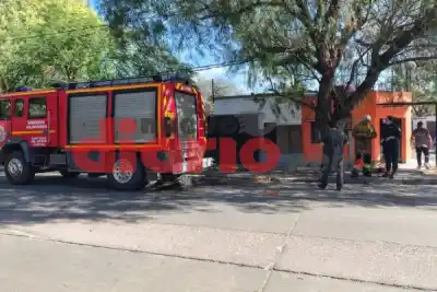 Misterioso incendio en una ferretería: los Bomberos trabajaron a fondo para controlar las llamas