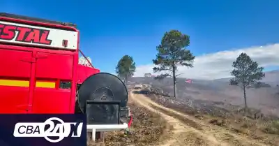 Fuego en Calamuchita: el operativo aéreo que busca frenar las llamas en Yacanto