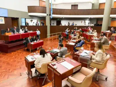 Chubut: la Legislatura aprobó el canje de deudas con Nación y la oposición denuncia un 'acto de fe'