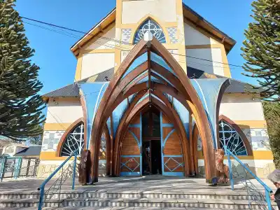 El santuario escondido en Neuquén que fusiona la fe católica con la cultura mapuche