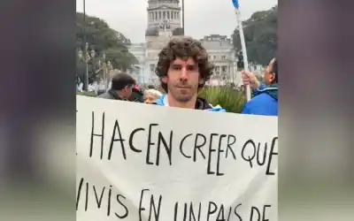Intendente massista encabezó la columna del FR en la marcha contra la extranjerización de tierras