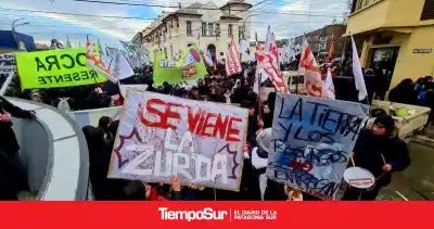 Multitudinaria protesta en Río Gallegos contra la Ley de Propiedad Privada: ¿qué reclaman?