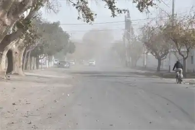 Alerta en La Rioja: el viento zonda ya obligó a suspender clases y hay cortes de luz