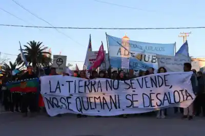 Movilización en Roca: el grito unánime contra la venta de tierras a extranjeros