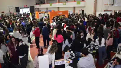 Más de 800 estudiantes del Valle Medio eligieron su futuro en la Feria de Carreras de Luis Beltrán