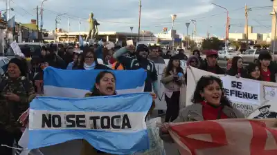 Caleta Olivia se movilizó en masa contra la venta de tierras a extranjeros