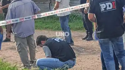Lo ejecutaron por la espalda en plena calle y el asesino escapó en un auto gris plata