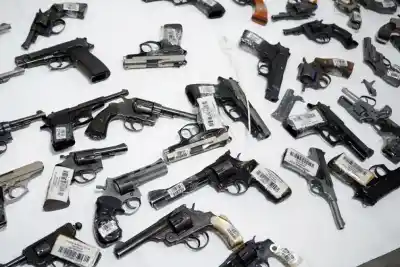 Más de 800 armas secuestradas en Neuquén dejan la provincia: ¿a dónde van y qué pasará con ellas?