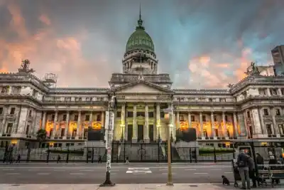ADPRA frena la ley de Propiedad Privada y exige un texto oficial antes de votar
