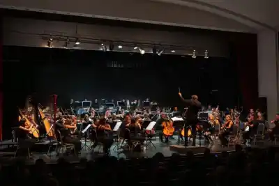 Invitado de lujo: Valentín Garvie dirigirá un concierto de metales que promete una experiencia inmersiva