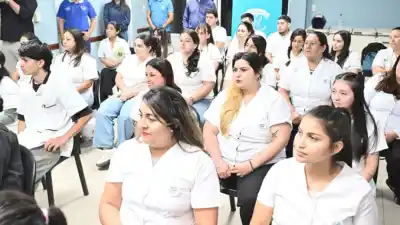 Firmaron un convenio que cambiará el futuro laboral de los egresados en Farmacia