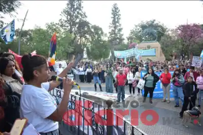 La Plaza Libertad fue el epicentro de una marcha que sacudió a Santiago del Estero