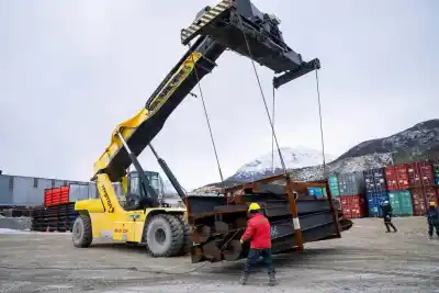 La megaobra de Ushuaia avanza: ya superaron las 4.500 toneladas de equipamiento descargado