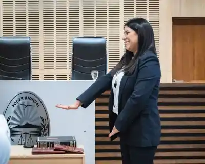 ¿Quién es la nueva jueza que juró en Ushuaia? El municipio dijo presente