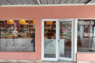 Robo en una pastelería del barrio Ejército Argentino: el insólito detalle que hizo huir al ladrón