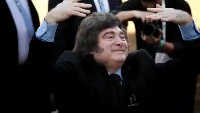Milei, ¿un emperador excéntrico? La conducta que preocupa hasta a su vice