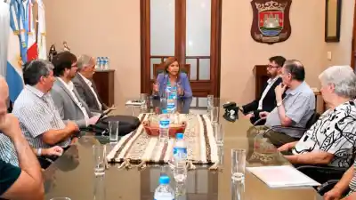 Intendente Fuentes selló acuerdo clave con empresarios para el boleto estudiantil gratuito