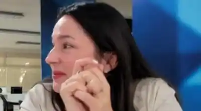 Los 27 kilos que tu cuello soporta al mirar el celular