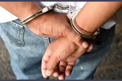 Acosó a una madre delante de su hija y quiso llevarse a la nena en su bicicleta