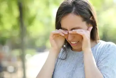 Ojo con el viento: la médica que revela cómo evitar lesiones oculares en pleno invierno