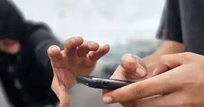 La huida terminó en el piso: así atraparon al ladrón que le robó el celular a una nena de 13 en pleno centro
