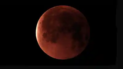 El cielo nocturno se tiñó de rojo: así fue el primer eclipse total de Luna del año