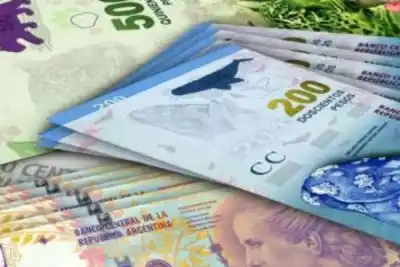 El gobernador volvió a condicionar los aumentos salariales y generó expectativa