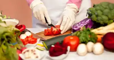 Clave para trabajar con alimentos: Villa Valeria dicta un curso y entrega el carnet habilitante