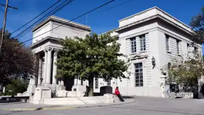 Salió a trabajar en su moto y terminó apuñalado en la espalda: la banda que lo atacó sigue libre