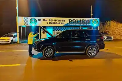 El control que destapó la farsa: la camioneta "paraguaya" que la Policía buscaba en Argentina