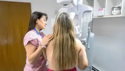 El peligro de confundir un cáncer de mama con una mastitis: la advertencia de las especialistas