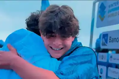 Nadador de 14 años sorprendió al mundo con un récord en aguas del Perito Moreno