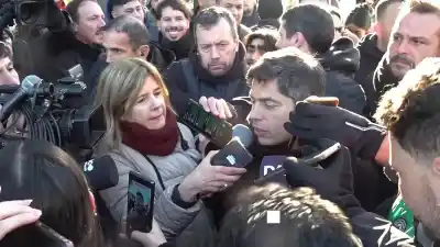 Kicillof, en San Cayetano, cargó contra Milei: "El lío lo armó él, no la gente"