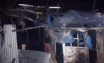 Arde una vivienda en Bella Vista Oeste y sospechan de un incendio intencional