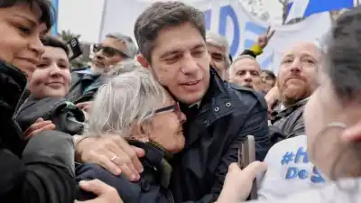 Kicillof en San Cayetano: “Vengo a acompañar a un pueblo que sufre”