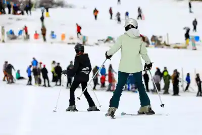 Sunset Mahuida: música en vivo, nieve y una tarde distinta en Batea Mahuida