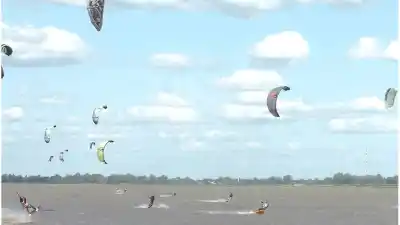 El misterio en la laguna Setúbal: qué hay detrás del deporte que desafía al viento