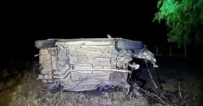 Perdió el control y se estrelló contra un árbol: dos heridos en San Rafael