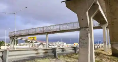 Cortan el Acceso Este: desmontan la pasarela dañada y cambian los desvíos