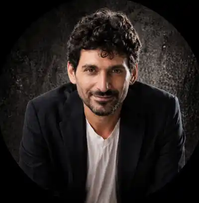 Un psicólogo llega a Santiago para desarmar la culpa: qué propone su show