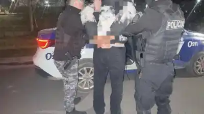 Le quitó el celular para que no pidiera ayuda y la amenazó de muerte: la desesperada huida de la mujer