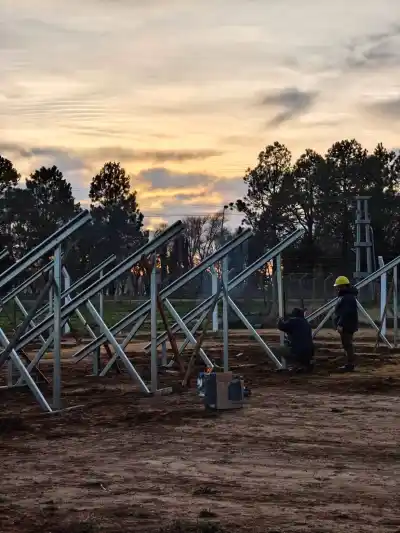 En plena obra: la Cooperativa de Huinca Renancó duplicará su capacidad solar