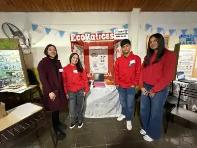 El proyecto escolar que convirtió plantas en colores y sorprendió en la Feria de Ciencias