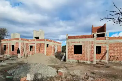 ¿Qué pasa con las 22 casas que construye la Provincia en Los Molles y Paso Grande?