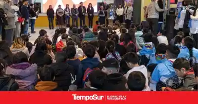Pueblos originarios copan la Feria del Libro con talleres, libros y saberes ancestrales