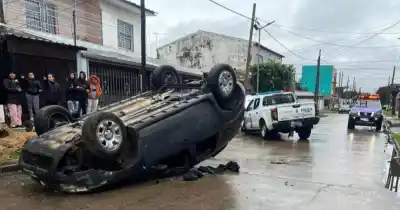 Persecución en Solano: una camioneta terminó volcada tras el impacto de un patrullero